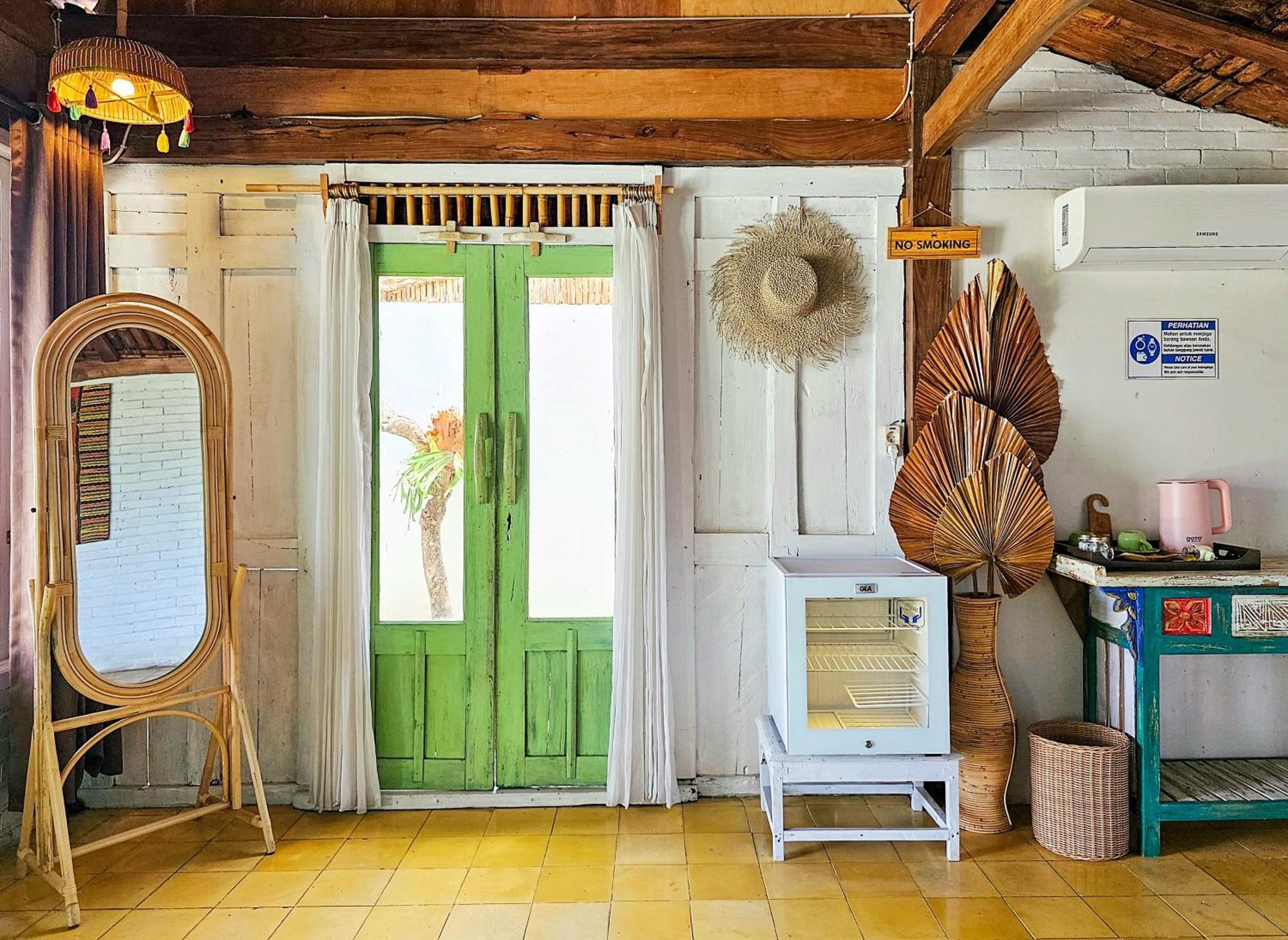 Janur Bungalow Магеланг Экстерьер фото